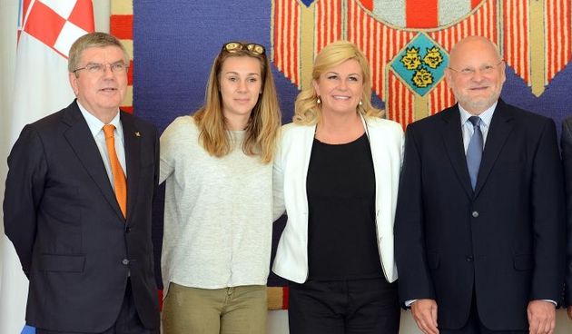 10.09.2016., Zagreb – Prigodom obiljezavanje Europskog tjedna sporta 2016. cije obiljezavanje zapocinje 10. rujna te za obiljezavanje 25. godisnjice djelovanja Hrvatskog olimpijskog odbora Predsjednica Republike Kolinda Grabar-Kitarovic primila je predsje