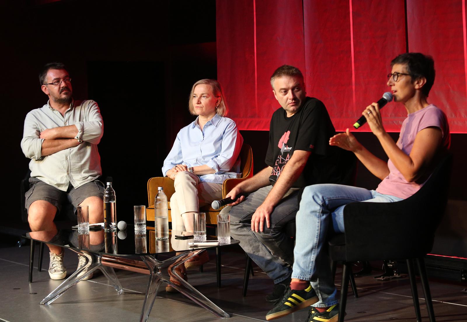 U kući umjetnosti Arsen održan okrugli stol: ‘Novinarstvo kao javno dobro ili korporativno zlo’ U kući umjetnosti Arsen održan okrugli stol: ‘Novinarstvo kao javno dobro ili korporativno zlo’