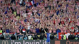 Velika fešta hrvatskih nogometaša i navijača u Bordeauxu nakon pobjede nad Španjolskom 2-1. Photo: PIXSELL Velika fešta hrvatskih nogometaša i navijača u Bordeauxu nakon pobjede nad Španjolskom 2-1. Photo: PIXSELL