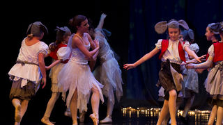 Plesna čestitka Zadarskog plesnog ansambla, Foto: Leo Banić Plesna čestitka Zadarskog plesnog ansambla, Foto: Leo Banić