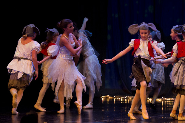 Plesna čestitka Zadarskog plesnog ansambla, Foto: Leo Banić Plesna čestitka Zadarskog plesnog ansambla, Foto: Leo Banić