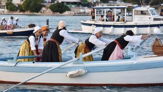 Krapanj: Održana tradicionalna ženska regata gajeta na vesla. Photo: Hrvoje Jelavić/PIXSELL Krapanj: Održana tradicionalna ženska regata gajeta na vesla. Photo: Hrvoje Jelavić/PIXSELL