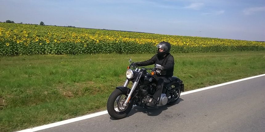 Aleksandar Stanković na Harleyu krenuo u putopisnu avanturu “Vjetar u kosi” Aleksandar Stanković na Harleyu krenuo u putopisnu avanturu “Vjetar u kosi”