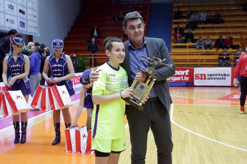 Finale Kutije šibica: ŽNK Osijek – HNTV i MNK Futsal Super chicks 4-1 Finale Kutije šibica: ŽNK Osijek – HNTV i MNK Futsal Super chicks 4-1