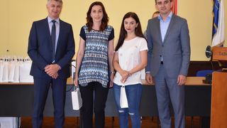 Župan ugostio nagrađene učenike osnovnih i srednjih škola Župan ugostio nagrađene učenike osnovnih i srednjih škola