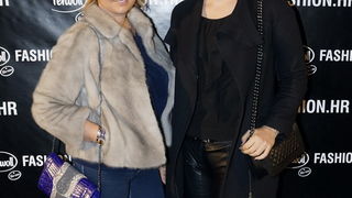 Zagreb, 150313.
Zagrebacki Velesajam.
Odrzana je treca vecer revije Perwoll Fashion.hr na kojoj su svoje kreacije predstavili Martina Felja, Morana Krklec, Young at Squat, Marina Design i Envy Room.
Na fotografiji: Jasmina Bagaric i Antonija Mandic.
Fot Zagreb, 150313.
Zagrebacki Velesajam.
Odrzana je treca vecer revije Perwoll Fashion.hr na kojoj su svoje kreacije predstavili Martina Felja, Morana Krklec, Young at Squat, Marina Design i Envy Room.
Na fotografiji: Jasmina Bagaric i Antonija Mandic.
Fot