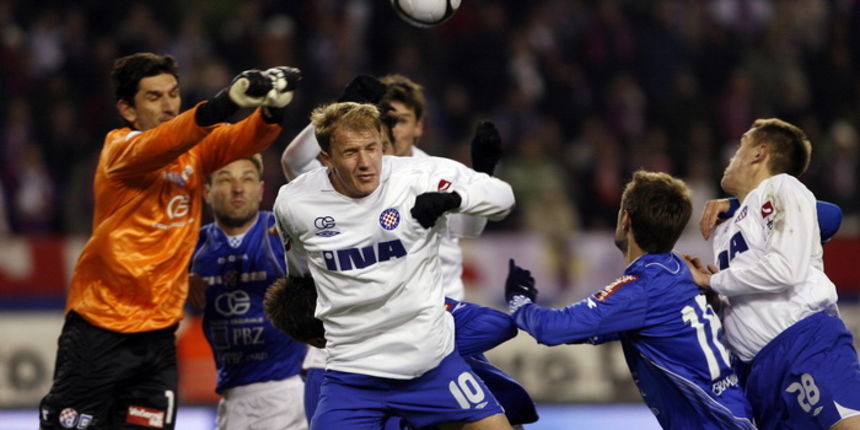 Split, 220209.
Stadion Poljud u Splitu.
T – Com 1. HNL 19. kolo. Nogometna utakmica Hajduk (Split) – Dinamo (Zagreb).
Na fotografiji: Senijad ibricic u skoku ispred gola Dinama.
Foto: Vladimir Dugandzic / CROPIX Split, 220209.
Stadion Poljud u Splitu.
T – Com 1. HNL 19. kolo. Nogometna utakmica Hajduk (Split) – Dinamo (Zagreb).
Na fotografiji: Senijad ibricic u skoku ispred gola Dinama.
Foto: Vladimir Dugandzic / CROPIX