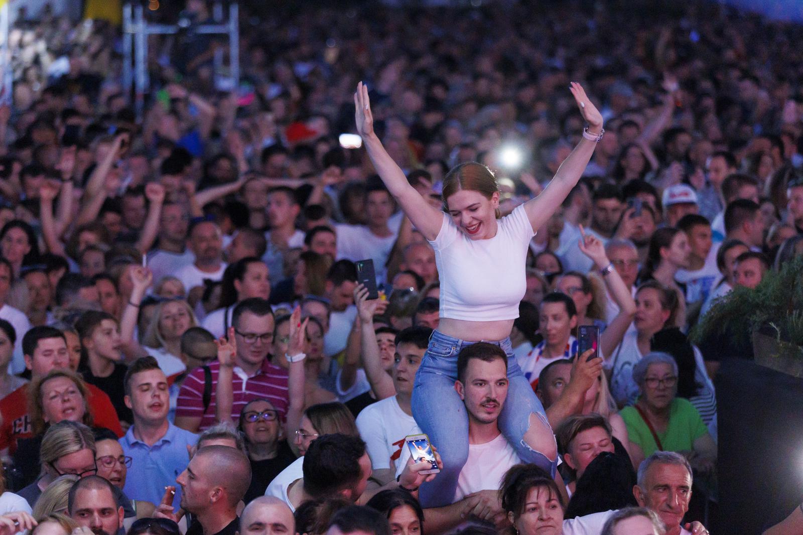 Mišo Kovač i prijatelji na Starom placu u Splitu Mišo Kovač i prijatelji na Starom placu u Splitu