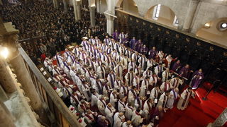 Zadar, 300110.
Pogreb zadarskog nadbiskupa Ivana Prendje u crkvi Svete Stosije.
Zadarski nadbiskup Ivan Prendja preminuo je iznenada  25. sijecnja 2010. godine u Zagrebu u 71. godini zivota, nakon 46 godina svecenistva i 20 godina biskupstva.
Na fotografi