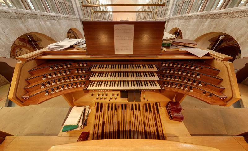 Katedrala sv. Stosije. Danasnja katedrala je trobrodna romanicka gradjevina, ujedno i najveca crkva u Dalmaciji. Unutrasnjost katedrale je monumentalna. Photo: Dino Stanin/PIXSELL