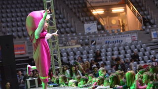 Predstava “Maša i Medvjed” moskovskog Dječjeg kazališta oduševila zadarske mališane Predstava “Maša i Medvjed” moskovskog Dječjeg kazališta oduševila zadarske mališane