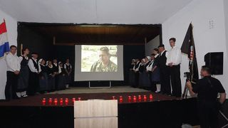 Bibinje: Predstavljena knjiga “Bitka za Vukovar” Damira Plavšića. Foto: Leo Banić Bibinje: Predstavljena knjiga “Bitka za Vukovar” Damira Plavšića. Foto: Leo Banić