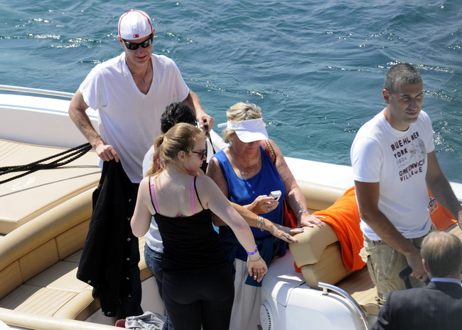 Dubrovnik, 050710.
U Dubrovnik je danas dosao John McEnroe, poznati tenisac koji ce sa Goran Ivanisevicem 08.07.10. odigrati revijalni humanitarni mec za Dubrovacku opcu bolnicu. Mec ce se odigrati na Stradunu ispred Knezeva dvora. John McEnroe stigao je Dubrovnik, 050710.
U Dubrovnik je danas dosao John McEnroe, poznati tenisac koji ce sa Goran Ivanisevicem 08.07.10. odigrati revijalni humanitarni mec za Dubrovacku opcu bolnicu. Mec ce se odigrati na Stradunu ispred Knezeva dvora. John McEnroe stigao je