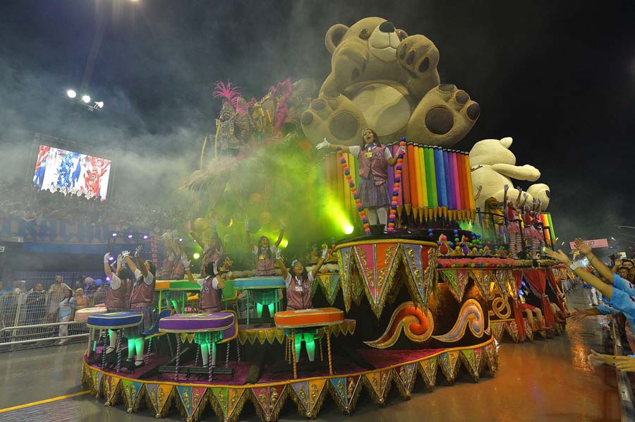 Tradicionalni karneval u Brazilu, foto: NELSON ALMEDIA Tradicionalni karneval u Brazilu, foto: NELSON ALMEDIA