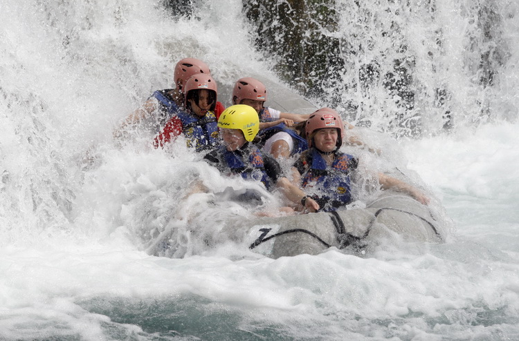 Obrovac, 300411.
6. hrvatska rafting regata Zrmanja 2011. ove godine odrzana je 29. i 30. travnja na rijeci Zrmanji. Organizator regate je Riva rafting centar d.o.o., putnicka agencija iz Obrovca, a suorganizatori su Hrvatski kajakaski savez, Hrvatska tur