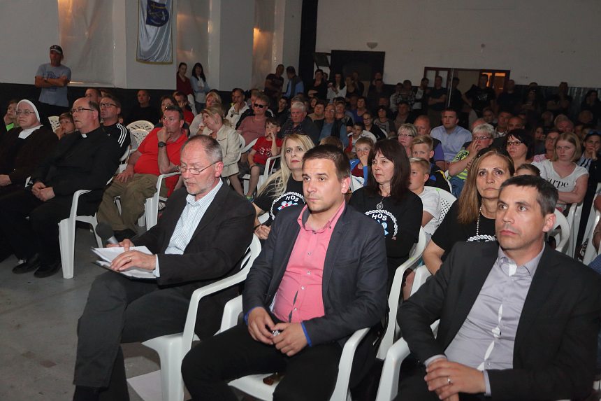 Bibinje: Predstavljena knjiga “Bitka za Vukovar” Damira Plavšića. Foto: Leo Banić Bibinje: Predstavljena knjiga “Bitka za Vukovar” Damira Plavšića. Foto: Leo Banić