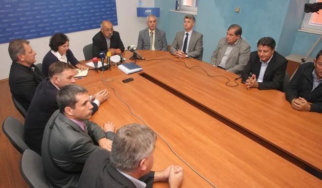 Zadar – Gradski odbor HDZ-a sazvao je konferenciju za medije na kojoj se iznijeli osvrt povodom optuzbi celnih ljudi SDP-a. Photo: Dino Stanin/PIXSELL