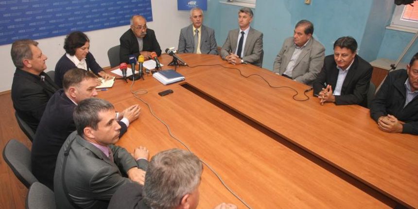 Zadar – Gradski odbor HDZ-a sazvao je konferenciju za medije na kojoj se iznijeli osvrt povodom optuzbi celnih ljudi SDP-a. Photo: Dino Stanin/PIXSELL