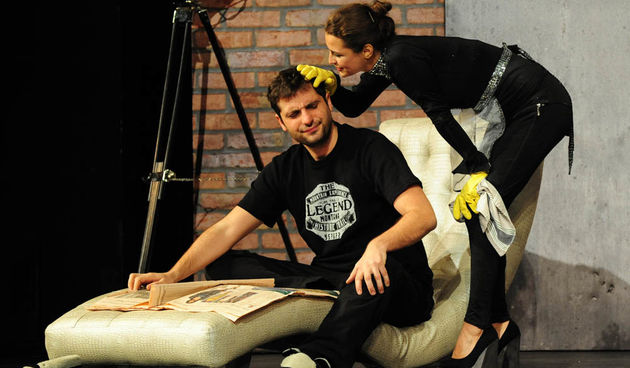 Zadar, 13.12.2012. snimio: Nenad Marčev 
komedija 
Miro Gavran 
LUTKA, 
redatelj: Mladena Gavran 
igraju: Robert Kurbaša i Doris Pinčić 
TEATAR GAVRAN 
dramska pretplata 
Velika dvorana HNK Zadar