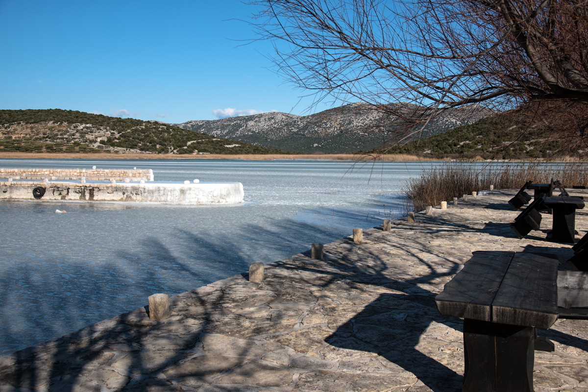Debeli minusi i orkanska bura zaledili Vransko jezero Debeli minusi i orkanska bura zaledili Vransko jezero