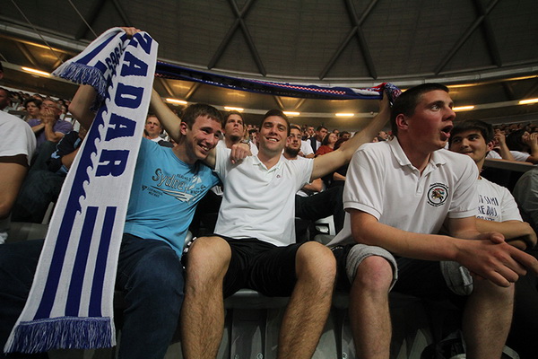 Najbolji navijači na svitu na utakmici Zadar-Cibona, Foto: Mia Čop Najbolji navijači na svitu na utakmici Zadar-Cibona, Foto: Mia Čop