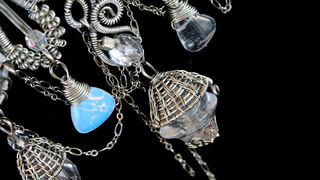 Izložba nakita u Muzeju antičkog stakla