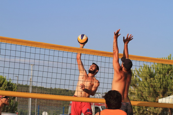 Na plaži Punta u Bibinjama održan 6. Memorijalni turnir u odbojci na pijesku za Tomislav Sikirića – Siku. Foto: Leo Banić Na plaži Punta u Bibinjama održan 6. Memorijalni turnir u odbojci na pijesku za Tomislav Sikirića – Siku. Foto: Leo Banić