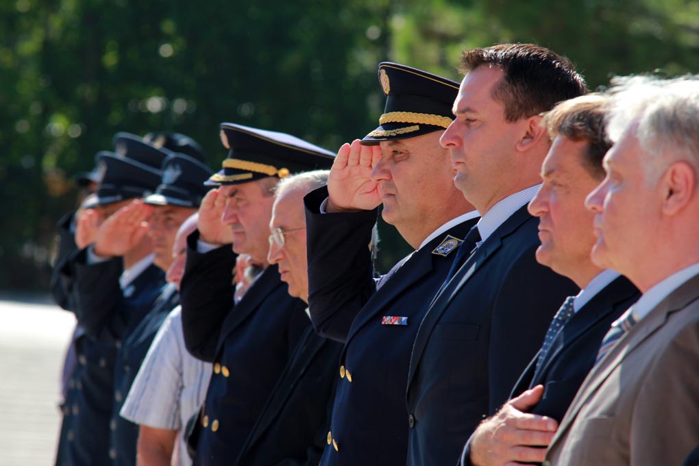 U prigodi Dana hrvatske policije i njihovog zaštitnika Sv.Mihovila danas je u PU Zadarskoj održana prigodna svečanost.U nastavku svečanosti, pokaznu vježbu samoobrane izveli su pripadnici interventne jedinice PU Zadarske te su podijeljena priznanja nagrađ U prigodi Dana hrvatske policije i njihovog zaštitnika Sv.Mihovila danas je u PU Zadarskoj održana prigodna svečanost.U nastavku svečanosti, pokaznu vježbu samoobrane izveli su pripadnici interventne jedinice PU Zadarske te su podijeljena priznanja nagrađ
