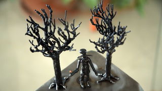 Slavonski Brod 16042013.
Slobodni umjetnik Tihomir Sarajcic izlozio je 12 skulptura scena iz pripovjetke Cudnovate zgode segrta Hlapica povodom Dana Ivane Brlic Mazuranic.Skulpture su napravljene od savijanjem i zavarivanjem zeljeza i to postupkom TIG.
Na