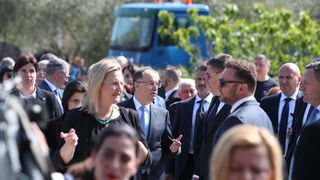 Predsjednik Zoran Milanović i albanski predsjednik Bajram Begaj posjetili crkvu Gospe Loretske u Arbanasima Predsjednik Zoran Milanović i albanski predsjednik Bajram Begaj posjetili crkvu Gospe Loretske u Arbanasima