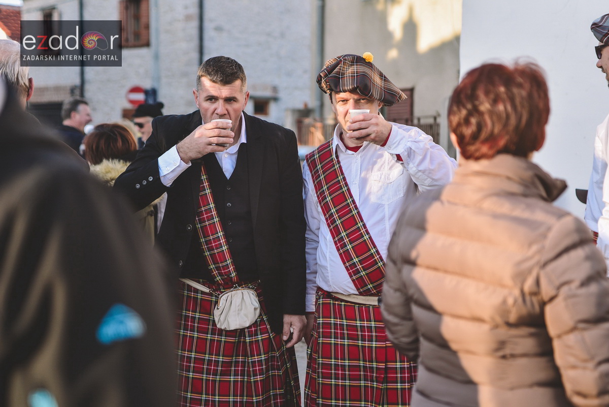 Škotski kiltovi preplavili zadarske Stanove Škotski kiltovi preplavili zadarske Stanove