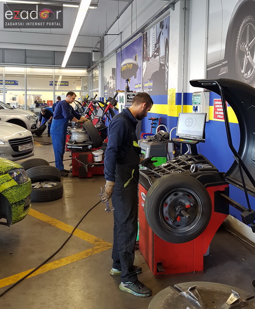 Zadrani pohrlili na izmjenu ljetnih sa zimskim gumama Zadrani pohrlili na izmjenu ljetnih sa zimskim gumama