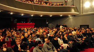 Zadar, 21.01.2013. snimio: Nenad Marčev
TEATAR EXIT, Zagreb
Saša Anočić
KAUBOJI
redatelj: Saša Anočić
igraju: Živko Anočić, Matija Antolić,
Hrvoje Barišić, Krunoslav Klabučar,
Rakan Rushaidat, Radovan Ruždjak i Ivana Rushaidat
izvan pre Zadar, 21.01.2013. snimio: Nenad Marčev
TEATAR EXIT, Zagreb
Saša Anočić
KAUBOJI
redatelj: Saša Anočić
igraju: Živko Anočić, Matija Antolić,
Hrvoje Barišić, Krunoslav Klabučar,
Rakan Rushaidat, Radovan Ruždjak i Ivana Rushaidat
izvan pre