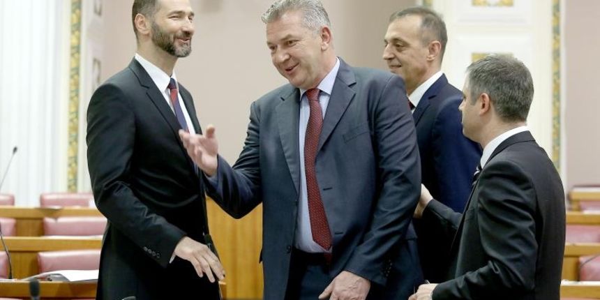 Zagreb – Danasnji nastavak 2. sjednice Sabora RH protekao je u znaku bivsih ministara koji su se vratili u zastupnicke klupe, te izbora potpredsjednika uz redova oporbe. Josko Klisovic, Ranko Ostojic, Tihomir Jakovina. Photo: Patrik Macek/PIXSELL