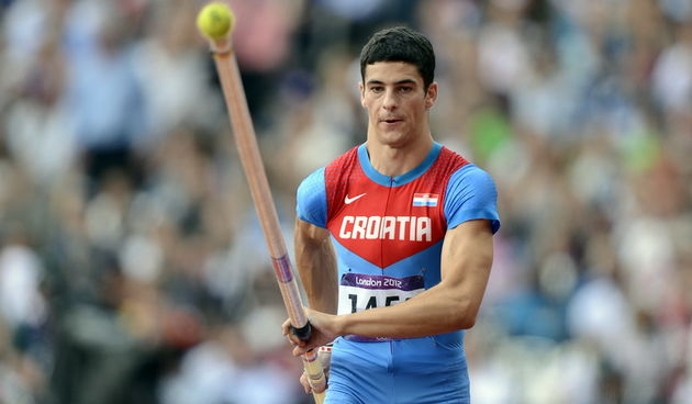 London, 080812.Olimpijski stadion.Ivan Horvat mladi hrvatski atleticar tokom kvalifikacija u skoku s motkom tokom Olimpijskih Igara u Londonu.Foto: Drago Sopta / CROPIX