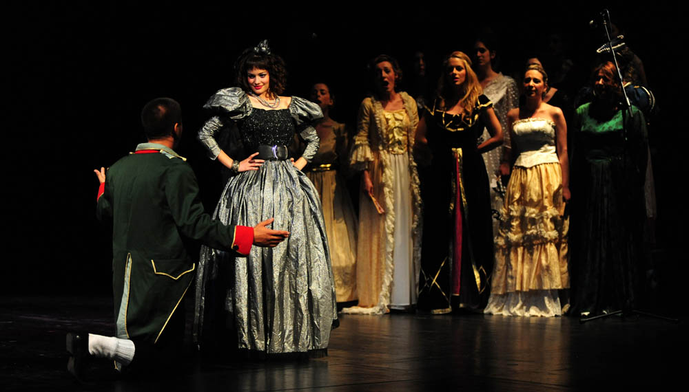 Zadar, 15.06.2013. snimio: Nenad Marčev
Gimnazija Vladimira Nazora Zadar i prijatelji
Andrew Lloyd Webber
Fantom u Operi
Redatelj Milena Dundov
Umjetnička voditeljica Iva Mustać Klarić
Nastupili učenici škole i prijatelji
Dvorana HNK Zadar Zadar, 15.06.2013. snimio: Nenad Marčev
Gimnazija Vladimira Nazora Zadar i prijatelji
Andrew Lloyd Webber
Fantom u Operi
Redatelj Milena Dundov
Umjetnička voditeljica Iva Mustać Klarić
Nastupili učenici škole i prijatelji
Dvorana HNK Zadar