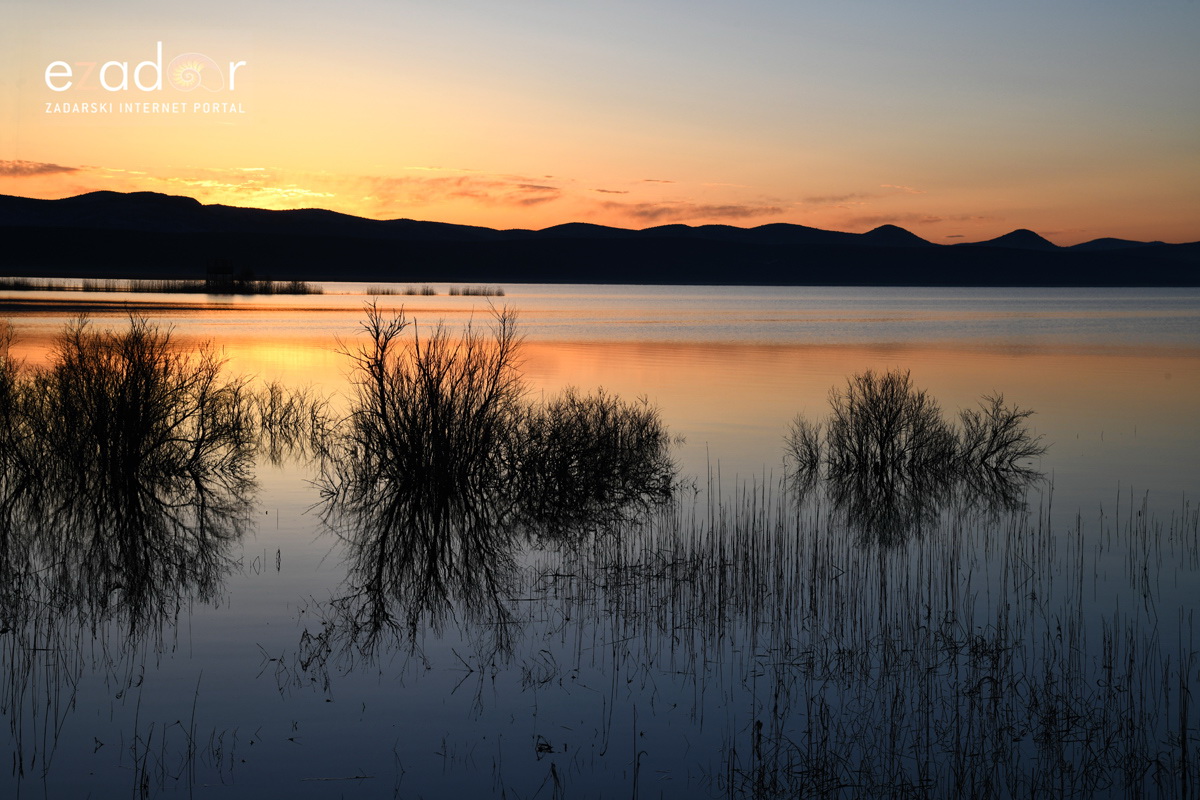 Nedjeljno svitanje na Vranskom jezeru Nedjeljno svitanje na Vranskom jezeru
