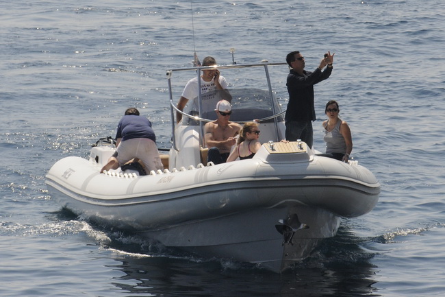 Dubrovnik, 050710.
U Dubrovnik je danas dosao John McEnroe, poznati tenisac koji ce sa Goran Ivanisevicem 08.07.10. odigrati revijalni humanitarni mec za Dubrovacku opcu bolnicu. Mec ce se odigrati na Stradunu ispred Knezeva dvora. John McEnroe stigao je Dubrovnik, 050710.
U Dubrovnik je danas dosao John McEnroe, poznati tenisac koji ce sa Goran Ivanisevicem 08.07.10. odigrati revijalni humanitarni mec za Dubrovacku opcu bolnicu. Mec ce se odigrati na Stradunu ispred Knezeva dvora. John McEnroe stigao je