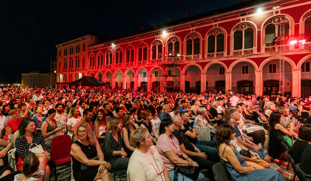 Nezaboravne glazbene noći na Prokurativama: Sinoć spektakl TBF-a i Jazz Orkestra HRT-a, sutra Jubilej Tea Trumbića