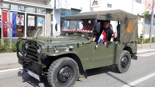 Knin: Mimohod motocikala i starodobnih vojnih vozila