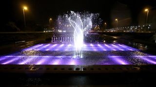 Zagreb: Fontane osvjetljene ružicastom bojom kao podrška oboljelima od rak. Photo: Igor Kralj/PIXSELL Zagreb: Fontane osvjetljene ružicastom bojom kao podrška oboljelima od rak. Photo: Igor Kralj/PIXSELL