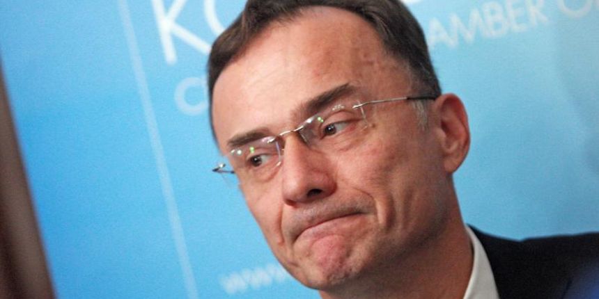 Zagreb – Na izvanrednim sjednicama Nadzornog i Upravnog odbora Hrvatske gospodarske komore Nadan Vidosevic je privremeno smijenjen s duznosti predsjednika. Za v.d. predsjednika Upravnog odbora HGK izabran je Darko Petricevic koji ce tu duznost vrsiti do i Zagreb – Na izvanrednim sjednicama Nadzornog i Upravnog odbora Hrvatske gospodarske komore Nadan Vidosevic je privremeno smijenjen s duznosti predsjednika. Za v.d. predsjednika Upravnog odbora HGK izabran je Darko Petricevic koji ce tu duznost vrsiti do i