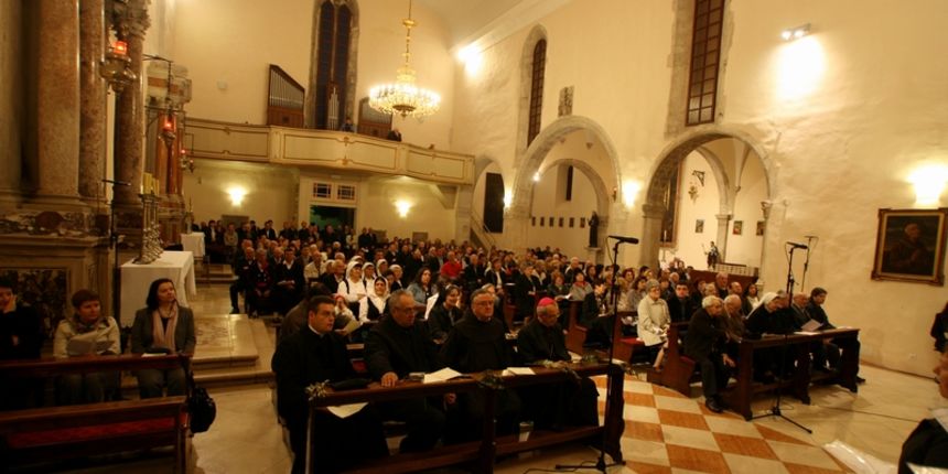 U crkvi Sv. Frane održan koncert glagoljaških napjeva “Puče moj” U crkvi Sv. Frane održan koncert glagoljaških napjeva “Puče moj”