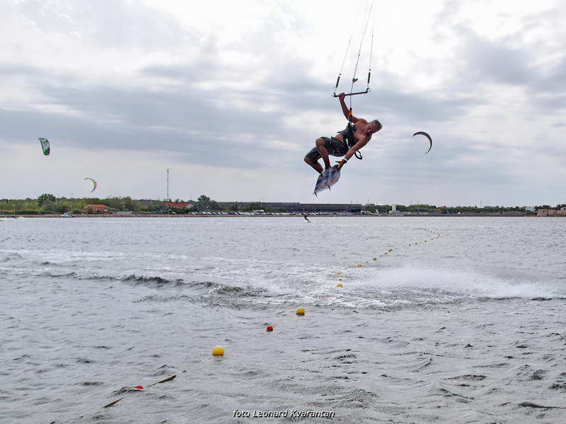 Kite surferi guštaju u Ninu