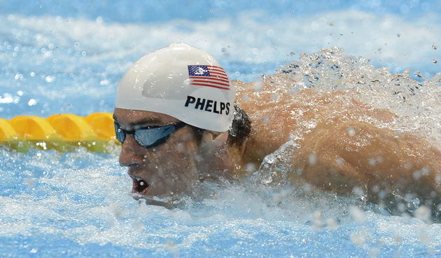 London, 020812.
Aquatics Centar.
Americki plivac Michael Phelps rekorder po osvojenim zlatnim medaljama u Pekingu te osvojenih najvise medalja na Olimpijskim Igrama tokom kvalifikacijske utrke 200 metara leptir tokom Olimpijskih Igra u Londonu.
Foto: Drag