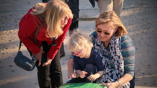 Glazbeno scenski nastup “Iskra ljubavi za mir” i grupna meditacija na Forumu