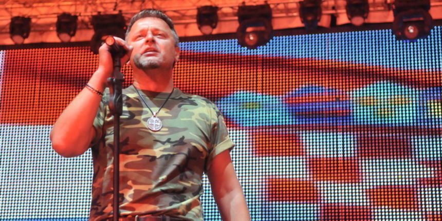 Cavoglave, 050812.
Tradicionalna sedma proslava Dana pobjede i domovinske zahvalnosti i Dana hrvatskih branitelja u Cavoglavama, rodnom mjestu pjevaca Marka Perkovica Tompsona.
Na fotografiji: koncert Marko Perkovic Thompson.
Foto: Bruno Konjevic / CROPIX Cavoglave, 050812.
Tradicionalna sedma proslava Dana pobjede i domovinske zahvalnosti i Dana hrvatskih branitelja u Cavoglavama, rodnom mjestu pjevaca Marka Perkovica Tompsona.
Na fotografiji: koncert Marko Perkovic Thompson.
Foto: Bruno Konjevic / CROPIX