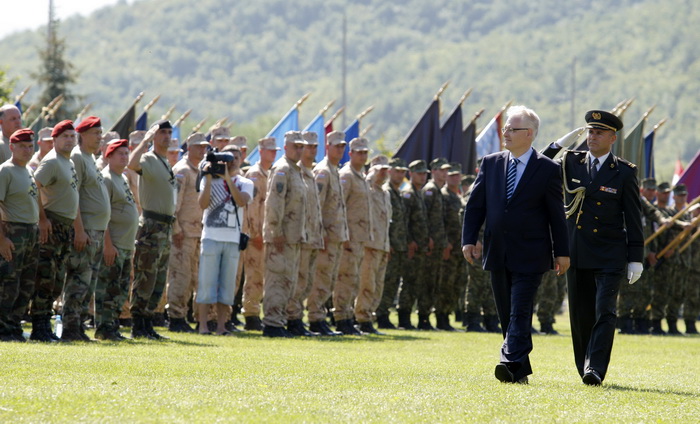 Knin, 050810.
Proslava Dana pobjede i 15. godisnjice akcije Oluja u Kninu.
Na fotografiji: Svecani postroj hrvatskih postrojbi na stadionu Dinare.
Foto: Jakov Prkic / Cropix Knin, 050810.
Proslava Dana pobjede i 15. godisnjice akcije Oluja u Kninu.
Na fotografiji: Svecani postroj hrvatskih postrojbi na stadionu Dinare.
Foto: Jakov Prkic / Cropix