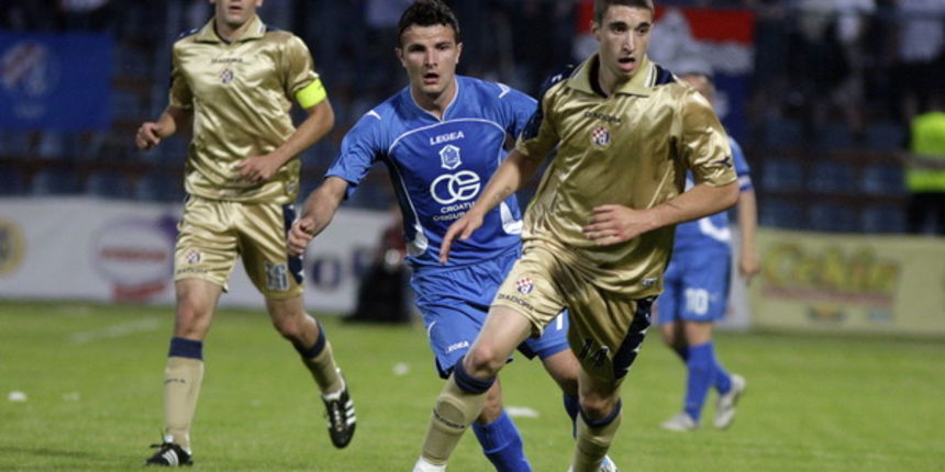 Varazdin, 250511. Na Gradskom stadionu u Varazdinu igra se druga utakmica finala Kupa Hrvatske izmedju Varazdina (plavi) i Dinama. Na slici: Dominik Glavina i Sime Vrsaljko Foto: Zeljko Hajdinjak / Cropix Varazdin, 250511. Na Gradskom stadionu u Varazdinu igra se druga utakmica finala Kupa Hrvatske izmedju Varazdina (plavi) i Dinama. Na slici: Dominik Glavina i Sime Vrsaljko Foto: Zeljko Hajdinjak / Cropix