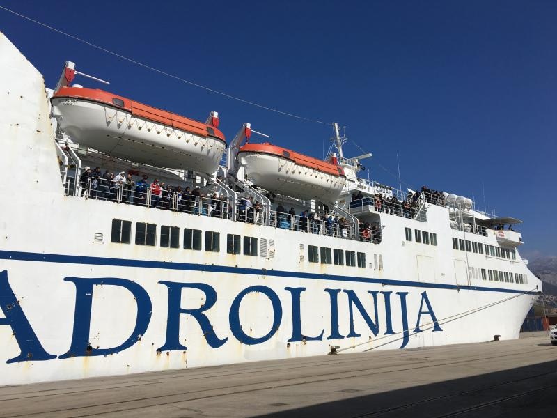 Brodom “Zadar” riječka Armada stigla na derbi u Split Brodom “Zadar” riječka Armada stigla na derbi u Split